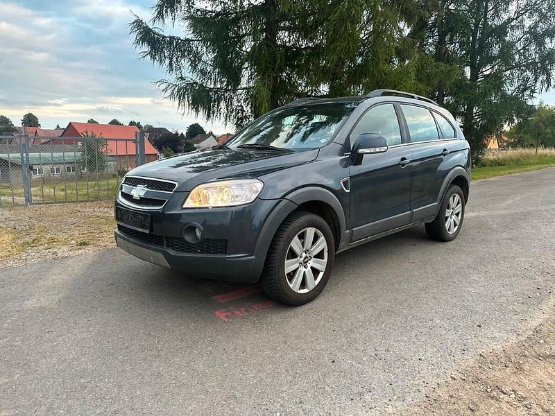 Blau Gebraucht 2007 Chevrolet Captiva SUV | 1.699 € (Superpreis) - Bild 1/4
