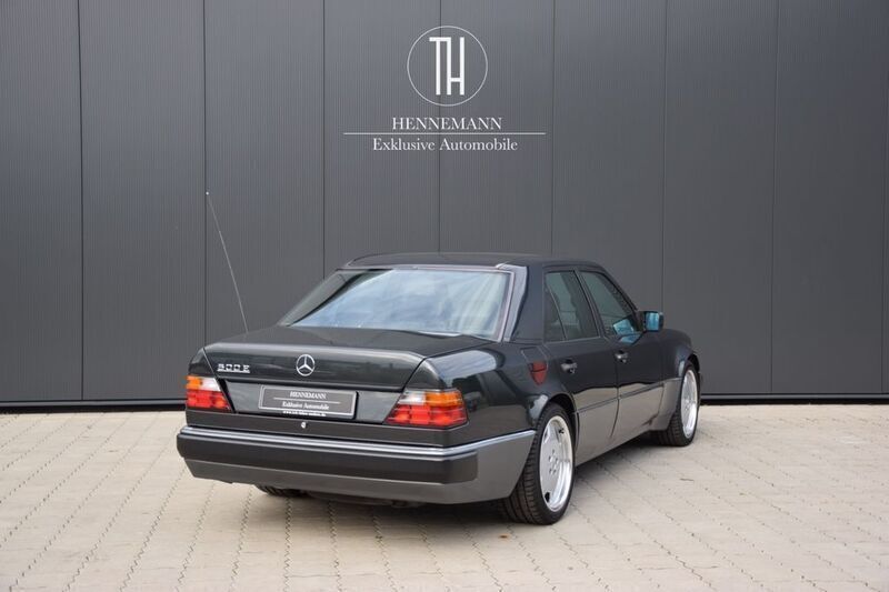 Gebraucht Mercedes E500 320 PS (235 kW) 1992 Schwarz Limousine