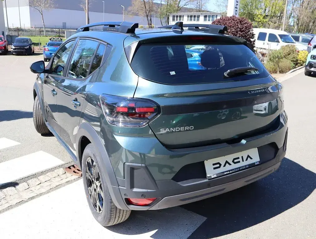 Neu Dacia Sandero Extreme 122 PS (89 kW) 2026 Grün Limousine