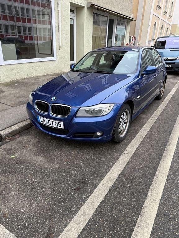 Gebraucht BMW 320 Lifestyle 184 PS (135 kW) 2010 Schwarz Limousine