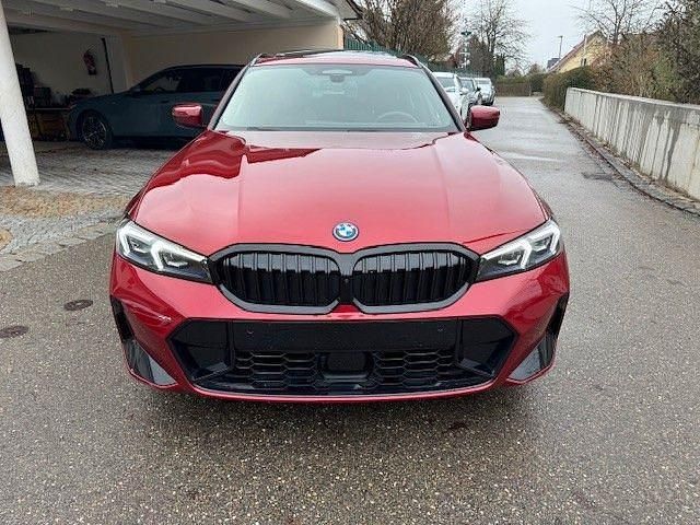 Gebraucht BMW 330e M Sport 292 PS (214 kW) 2024 Rot Kombi