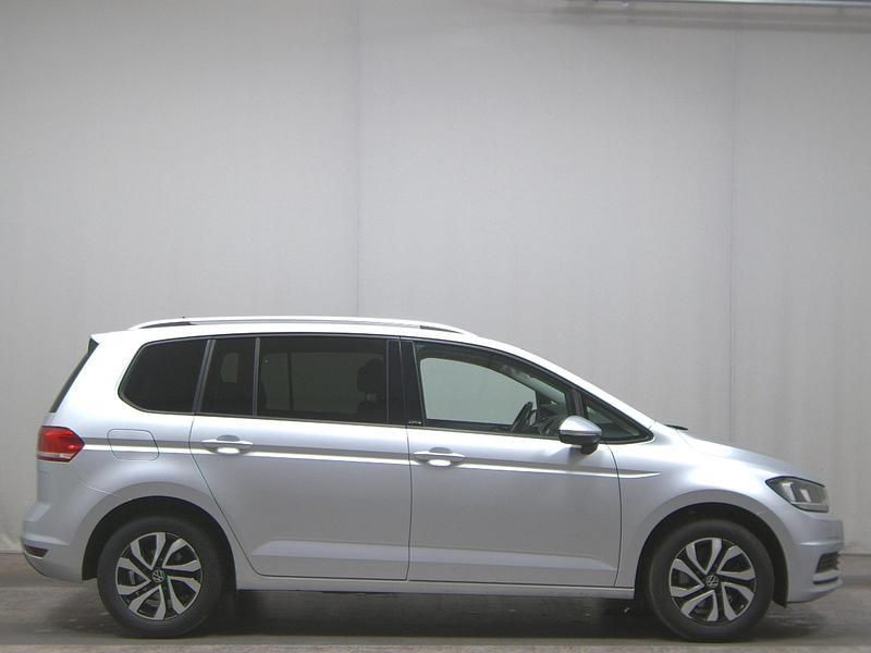 Silber Gebraucht 2022 VW Touran Comfortline Van / Kleinbus | 16.980 € (Superpreis) - Bild 1/4