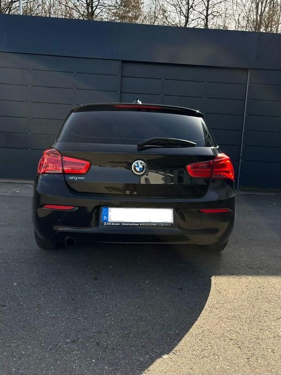 Gebraucht BMW 116 Sport Line 109 PS (80 kW) 2016 Schwarz Kleinwagen