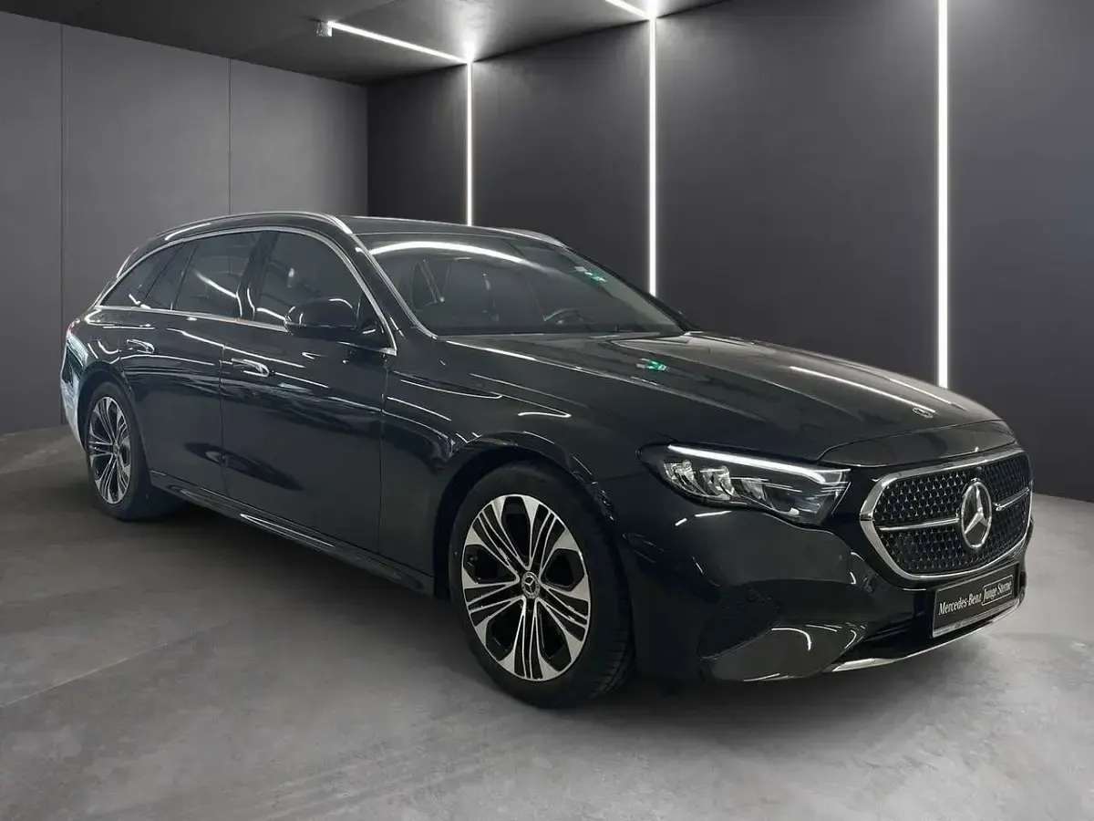 Gebraucht Mercedes E220 Avantgarde 197 PS (144 kW) 2025 Grau Limousine