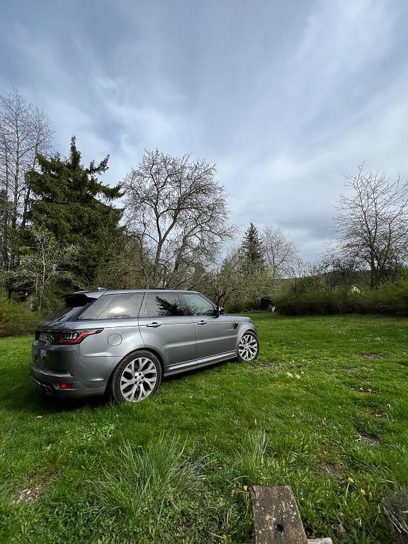Grau Gebraucht 2021 Land Rover Range Rover Sport SVR SUV | 96.900 € - Bild 1/4