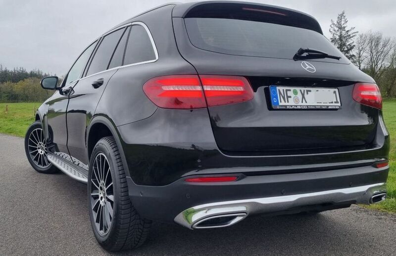 Schwarz Gebraucht 2017 Mercedes GLC220 SUV | 19.950 € (Guter Preis) - Bild 1/4