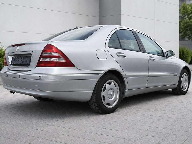 Gebraucht Mercedes C220 Elegance 143 PS (105 kW) 2001 477 Limousine