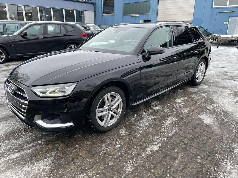 Schwarz Gebraucht 2023 Audi A4 Advanced Kombi | 22.450 € (Superpreis) - Bild 1/4