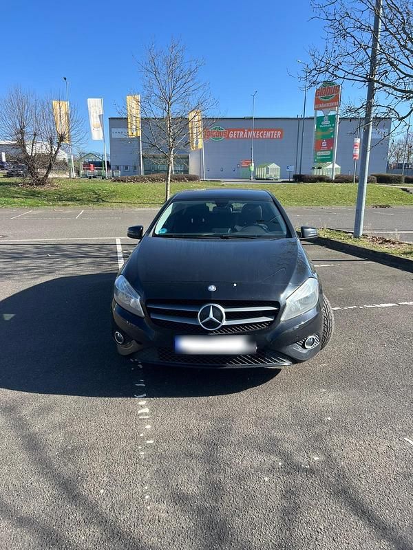 Gebraucht Mercedes A180 109 PS (80 kW) 2012 Schwarz Kleinwagen