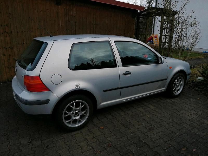 Second-hand VW Golf 100 CP (73 kW) 1998 Argintiu Coupe