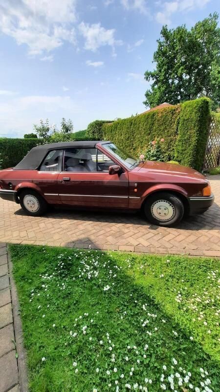 Rot Gebraucht 1989 Ford Escort Cabriolet Ghia Cabrio | 4.500 € - Bild 1/4