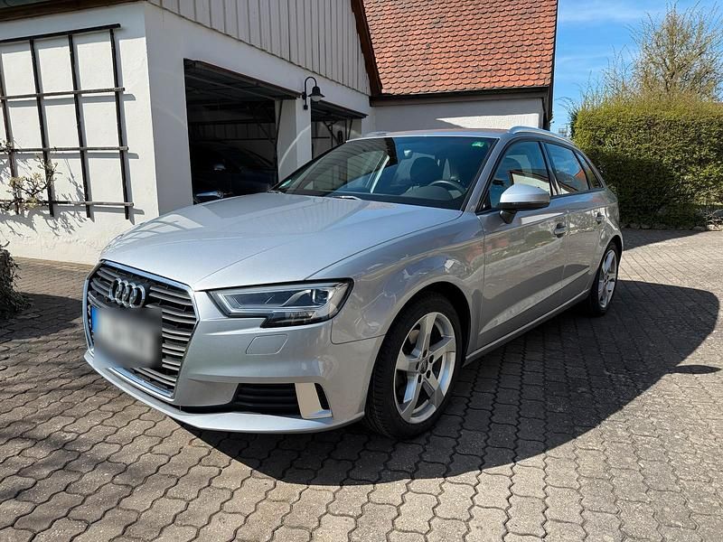 Silber Gebraucht 2019 Audi A3 Sportback Sport Kleinwagen | 16.500 € (Guter Preis) - Bild 1/4