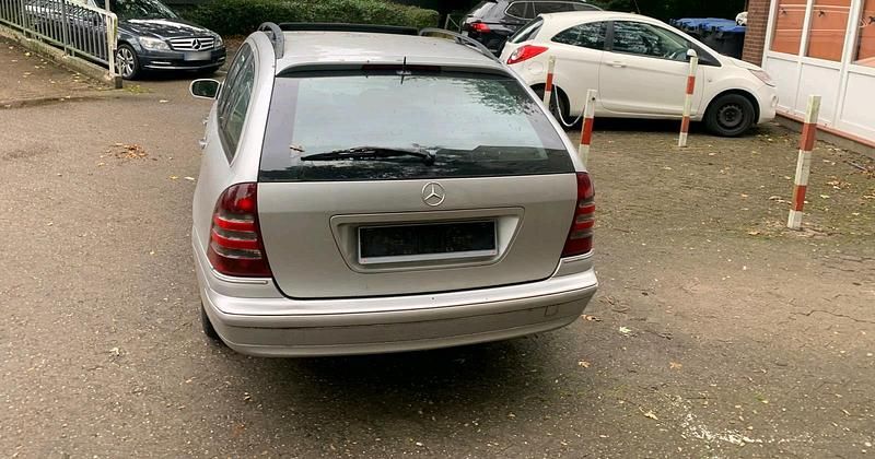 Gebraucht Mercedes C220 Elegance 145 PS (106 kW) 2003 Limousine
