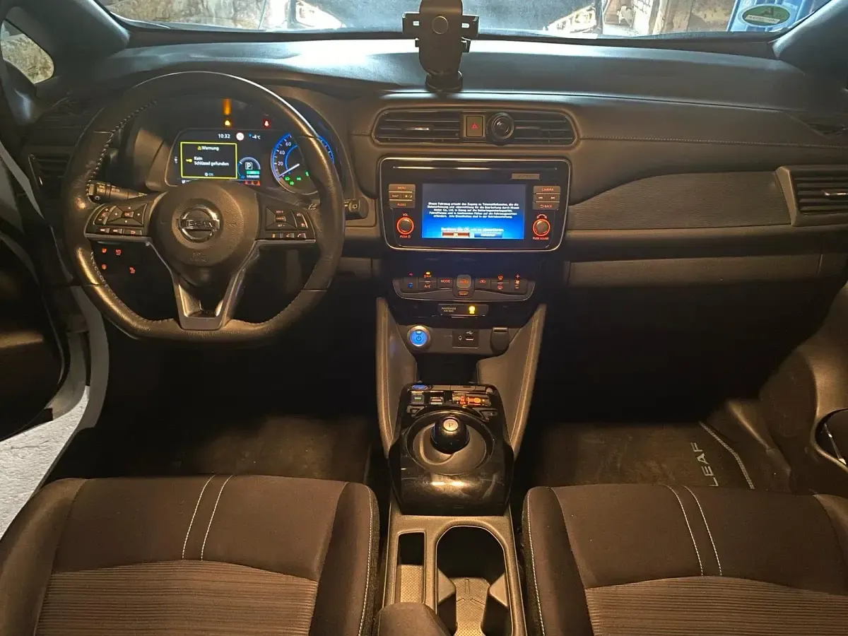Gebraucht Nissan Leaf 110 kW (150 PS) 2018 Weiß Kleinwagen
