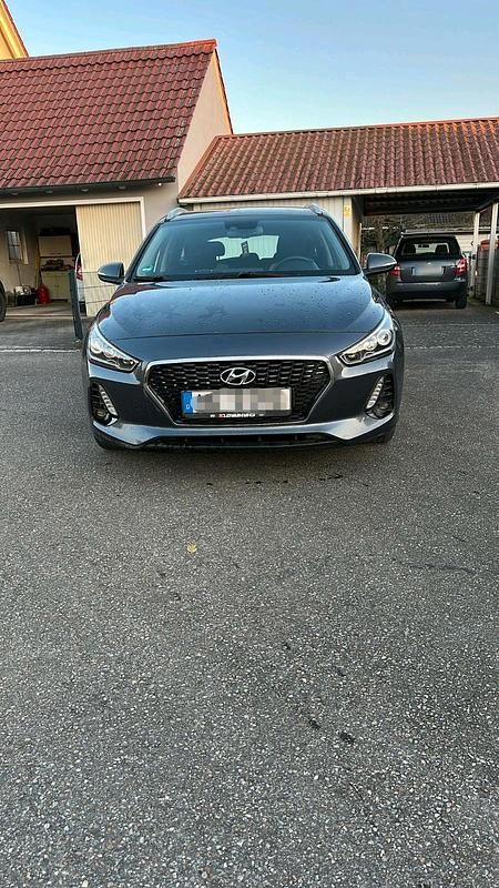 Gebraucht Hyundai i30 110 PS (80 kW) 2017 Grau Kombi