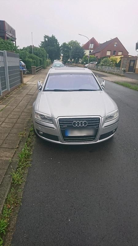 Silber Gebraucht 2007 Audi A8 Limousine | 9.800 € (Fairer Preis) - Bild 1/4
