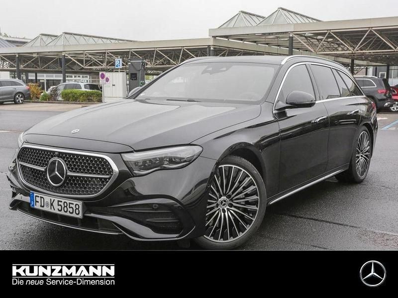 Obsidianschwarz metallic Gebraucht 2025 Mercedes E220 AMG Kombi | 61.780 € - Bild 1/4