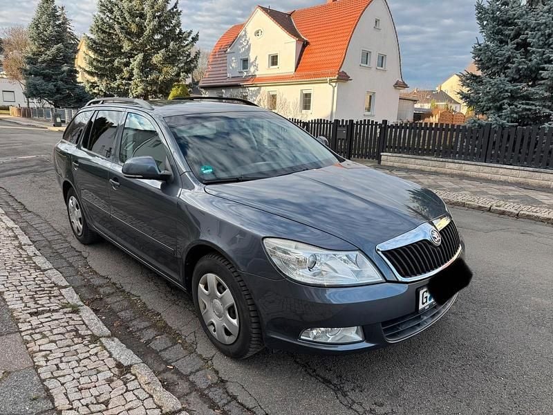 Grau Gebraucht 2009 Skoda Octavia Kombi | 2.950 € (Superpreis) - Bild 1/4