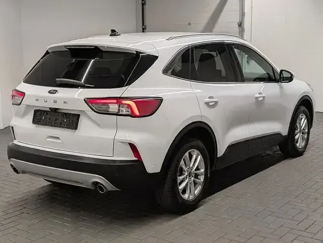 Gebraucht Ford Kuga Titanium 150 PS (110 kW) 2020 Frostweiß SUV