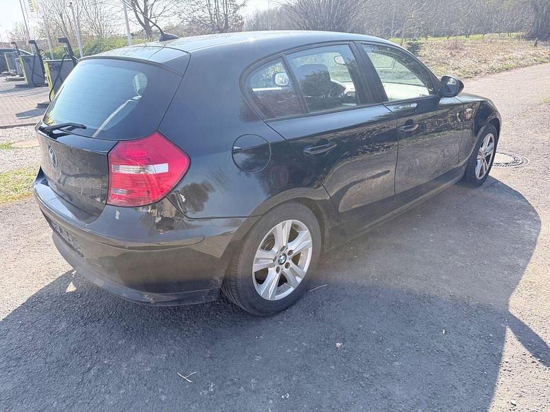 Gebraucht BMW 118 Advantage 143 PS (105 kW) 2010 Schwarz Kleinwagen