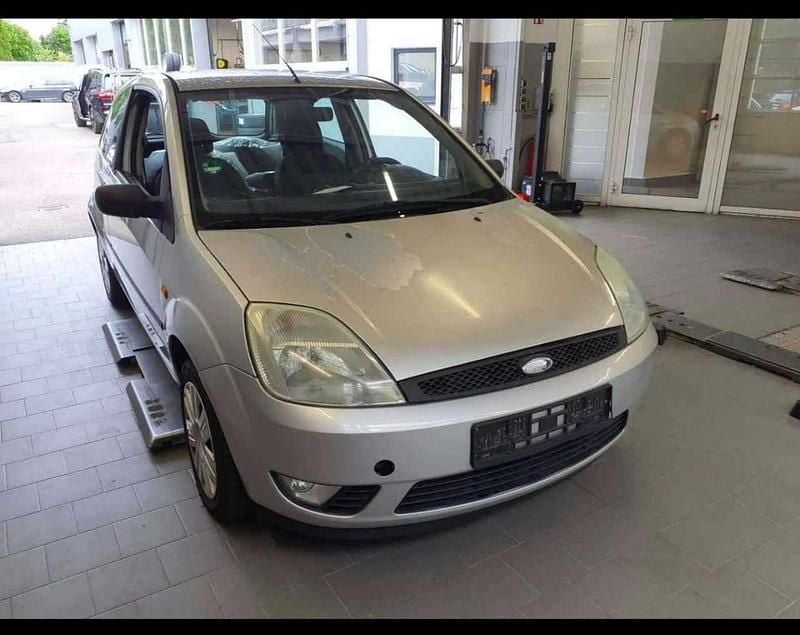 Silber Gebraucht 2003 Ford Fiesta Kleinwagen | 1.250 € (Etwas zu teuer) - Bild 1/4