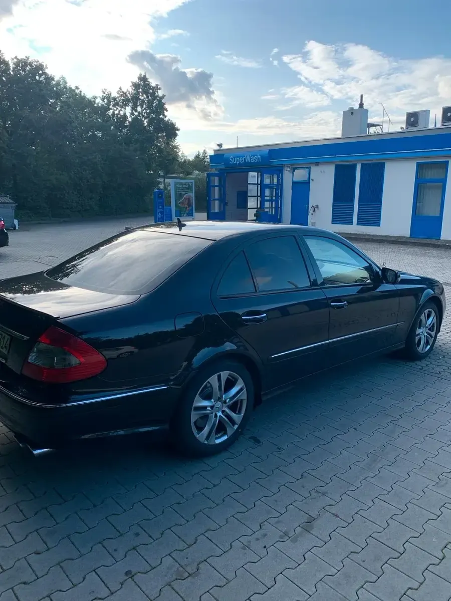 Gebraucht Mercedes E420 314 PS (230 kW) 2008 Schwarz Limousine