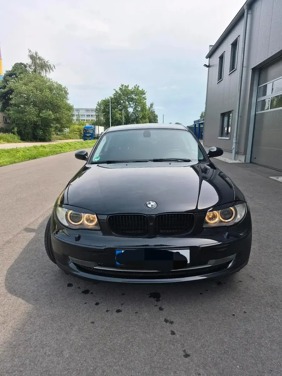 Gebraucht BMW 116 122 PS (89 kW) 2009 Schwarz Kleinwagen