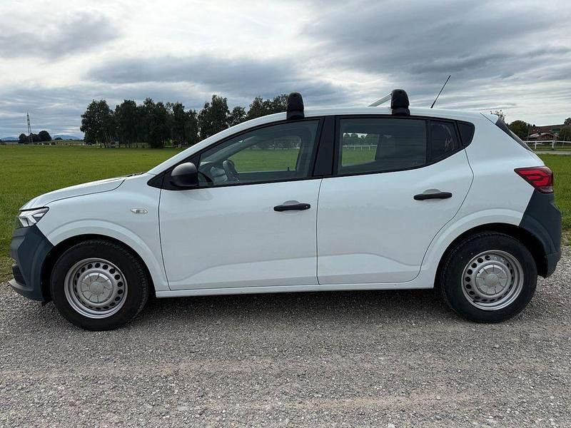 Gebraucht Dacia Sandero Acces 67 PS (49 kW) 2022 Weiß Limousine