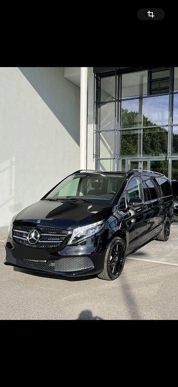 Schwarz Gebraucht 2022 Mercedes V220 Edition Van / Kleinbus | 44.490 € (Guter Preis) - Bild 1/4