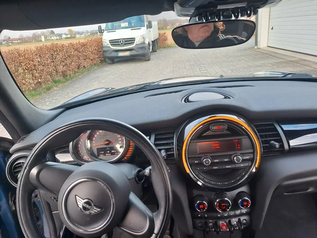 Używany Mini Cooper 136 KM (100 kW) 2017 Niebieski Hatchback