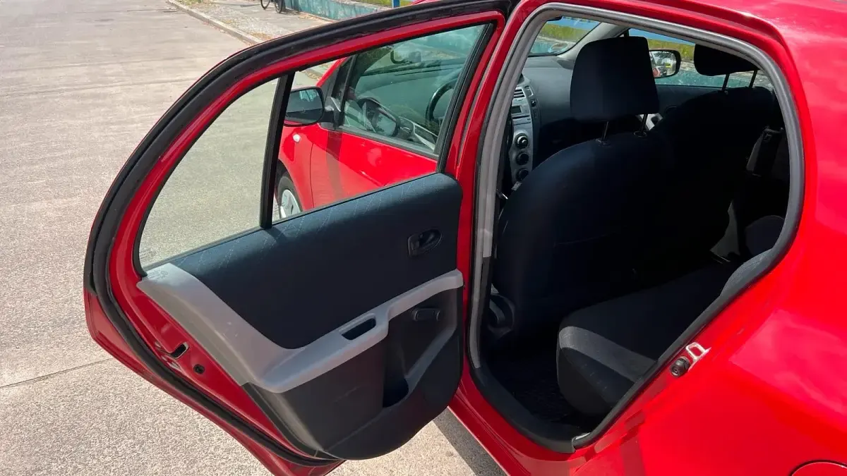 Gebraucht Toyota Yaris 65 PS (47 kW) 2007 Rot Kleinwagen