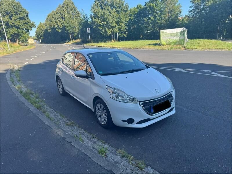 Weiß Gebraucht 2015 Peugeot 208 Kleinwagen | 4.650 € (Guter Preis) - Bild 1/4