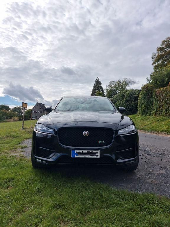 Schwarz Gebraucht 2016 Jaguar F-Pace R-Sport SUV | 22.000 € (Fairer Preis) - Bild 1/4