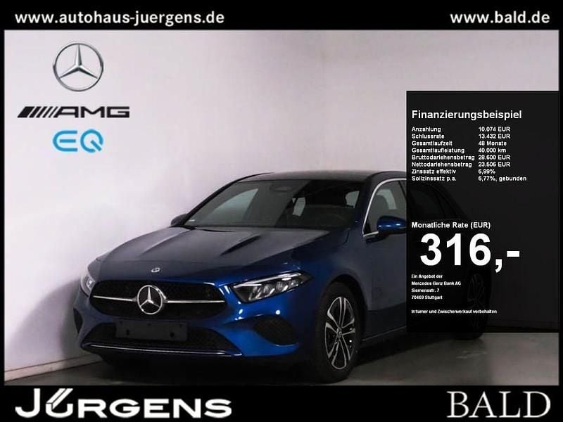Blau spektralblau Gebraucht 2024 Mercedes A200 Progressive Limousine | 35.290 € (Teuer) - Bild 1/4