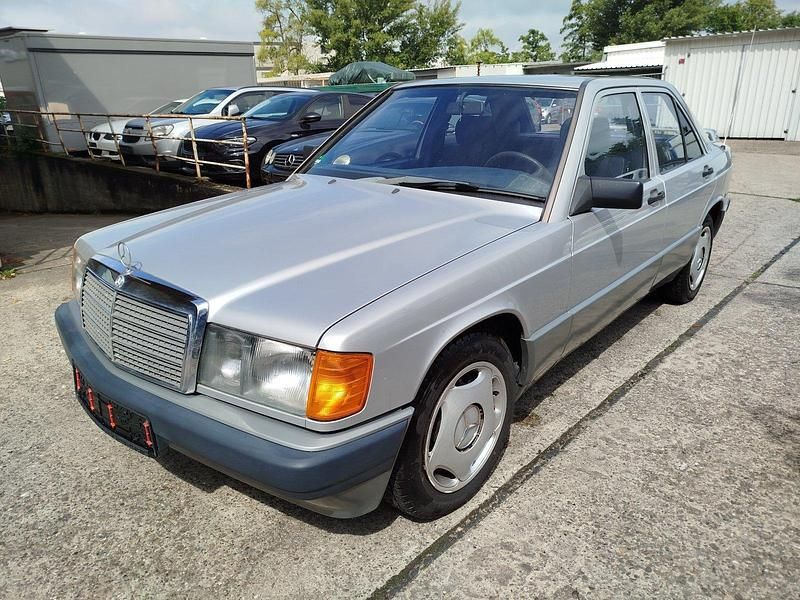 Grau Gebraucht 1990 Mercedes 190 Limousine | 2.900 € - Bild 1/4