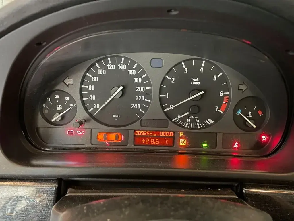 Gebraucht BMW 528 193 PS (141 kW) 1998 Silber Limousine