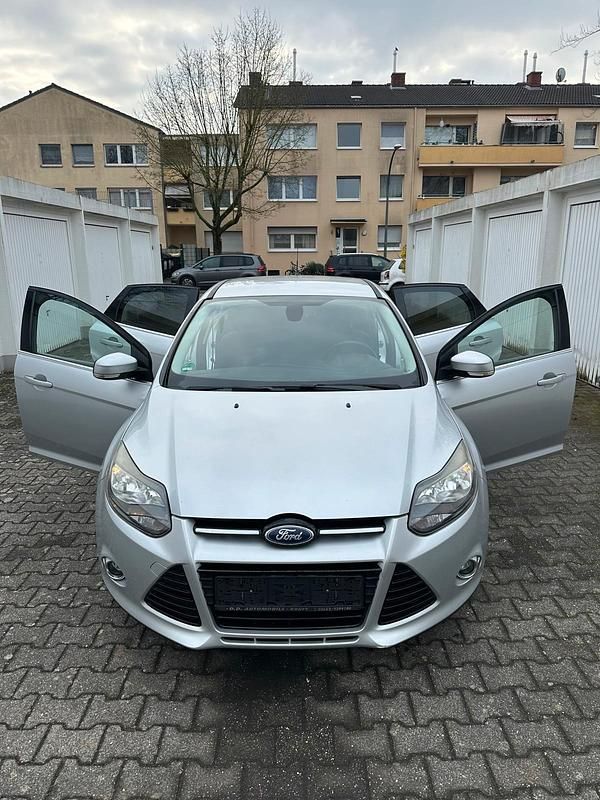 Gebraucht Ford Focus 116 PS (85 kW) 2013 Silber Kleinwagen