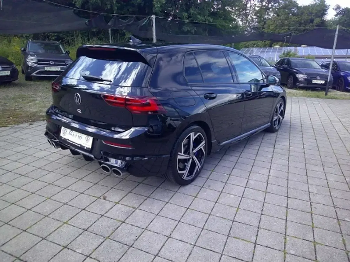 Gebraucht VW Golf VIII R 320 PS (235 kW) 2022 Deep black perleffekt Limousine