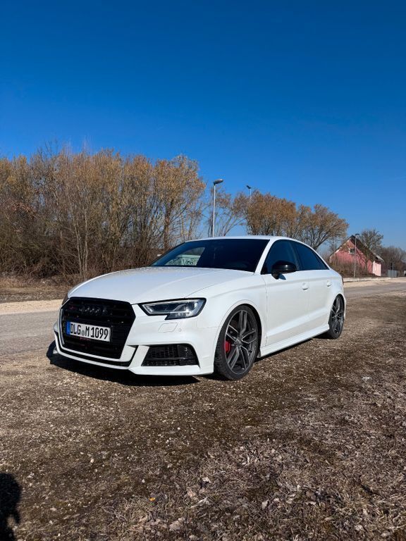 Weiß Gebraucht 2017 Audi S3 Ambiente Limousine | 27.800 € (Fairer Preis) - Bild 1/4