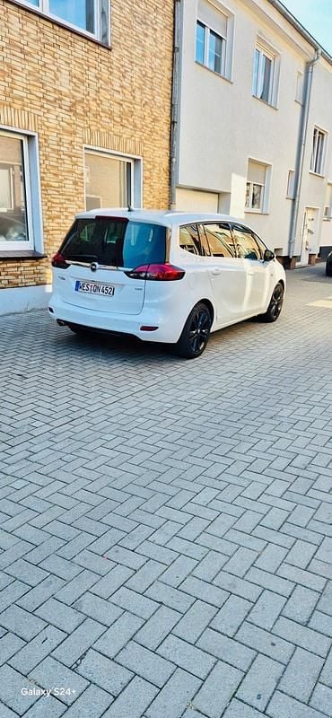 Weiß Gebraucht 2013 Opel Zafira Tourer OPC Van / Kleinbus | 6.000 € (Fairer Preis) - Bild 1/4