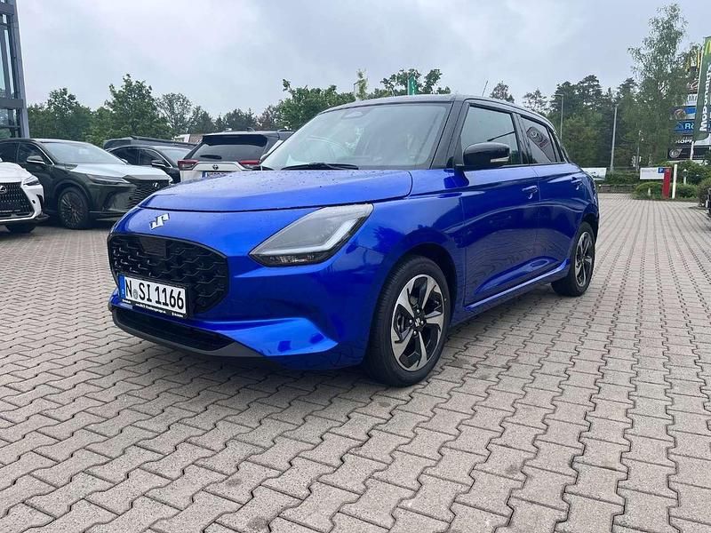 Frontier blue pearl metallic Neu 2025 Suzuki Swift Comfort+ Kleinwagen | 17.590 € - Bild 1/4