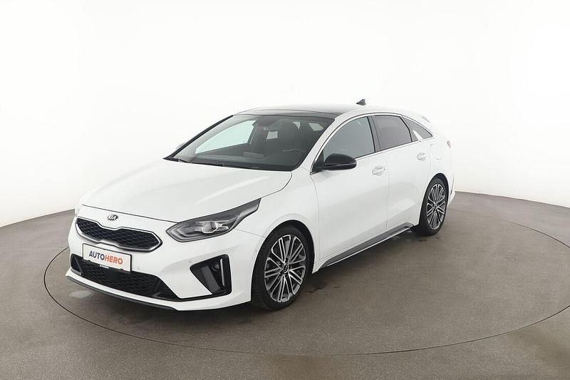 Weiß Gebraucht 2022 Kia ProCeed GT-Line Kleinwagen | 22.280 € (Guter Preis) - Bild 1/3