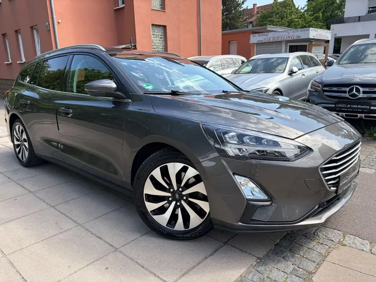Gebraucht Ford Focus 120 PS (88 kW) 2019 Grau Kombi