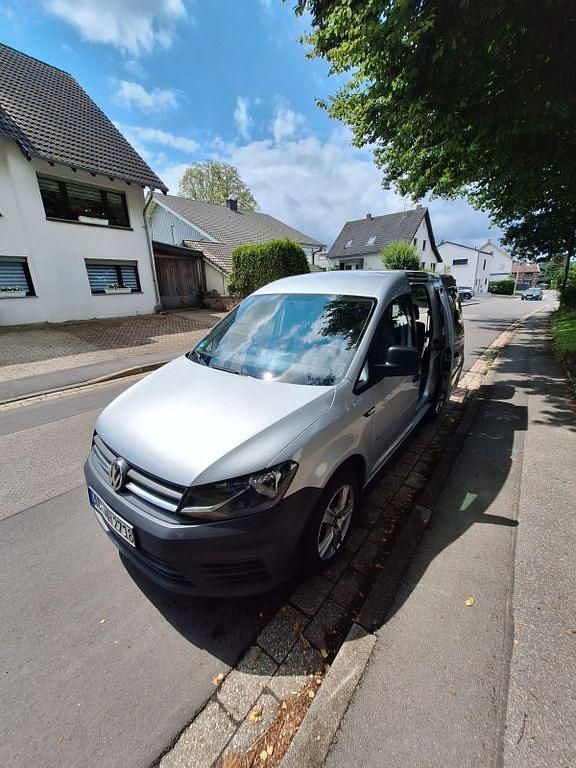 Silber Gebraucht 2016 VW Caddy Comfortline Van / Kleinbus | 8.000 € (Guter Preis) - Bild 1/4