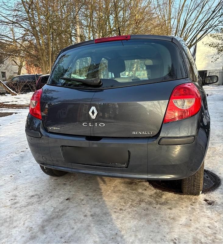 Blau Gebraucht 2006 Renault Clio III Limousine | 1.050 € (Guter Preis) - Bild 1/4