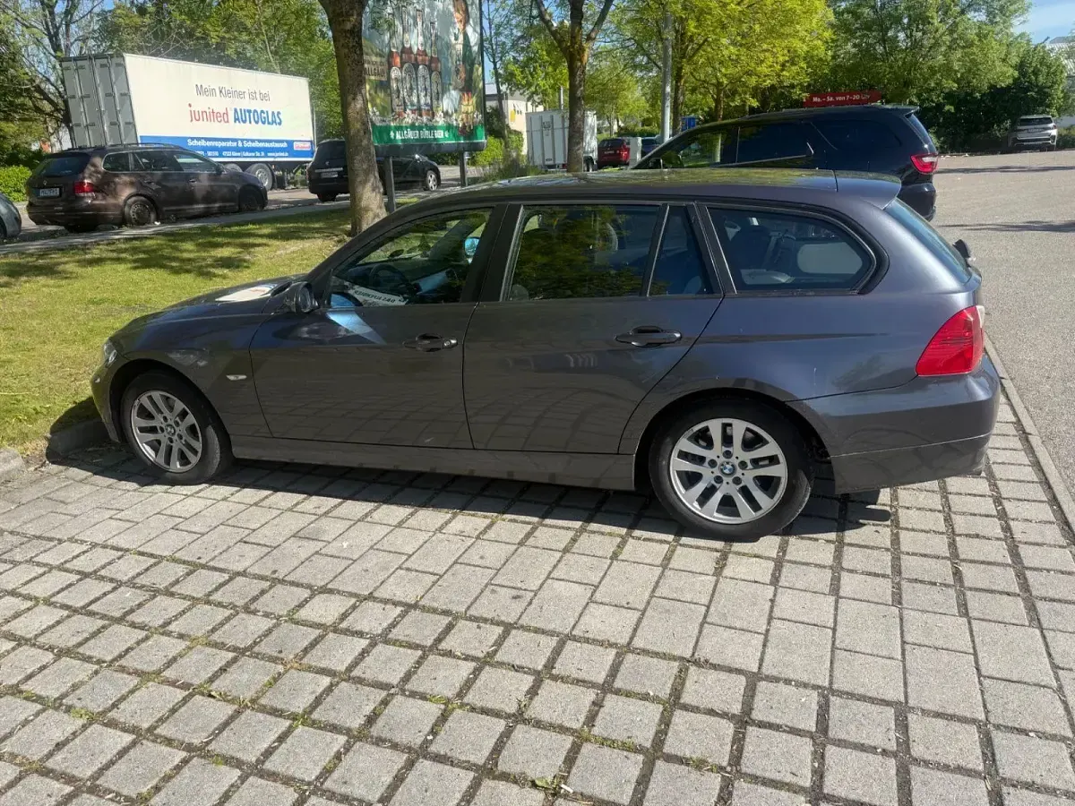 Begagnad BMW 318 143 HK (105 kW) 2008 Grå Kombi