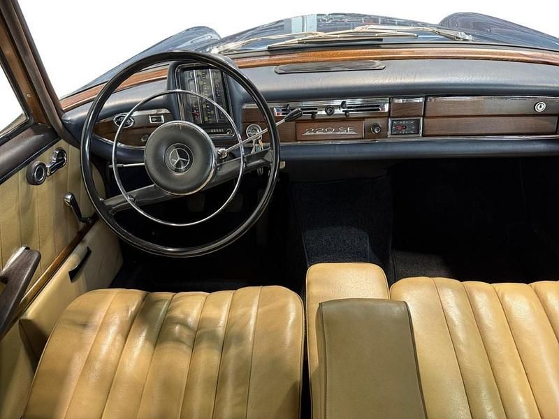 Gebraucht Mercedes 220 120 PS (88 kW) 1963 Grau Limousine
