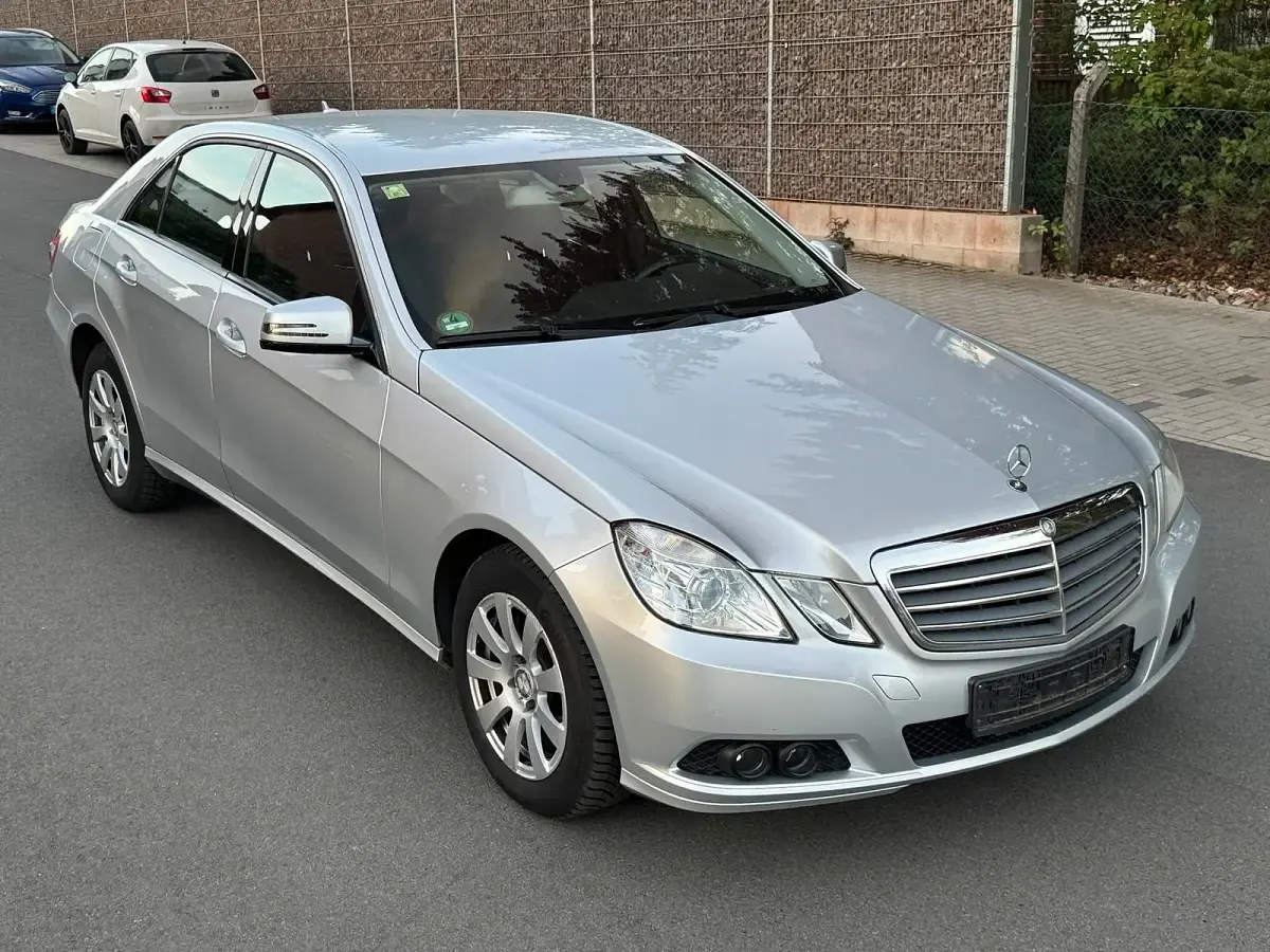 Gebraucht Mercedes E220 170 PS (125 kW) 2010 Silber Limousine