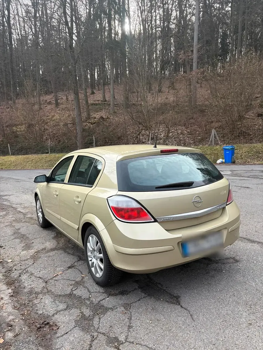 Gebraucht Opel Astra 105 PS (77 kW) 2004 Gold Kleinwagen