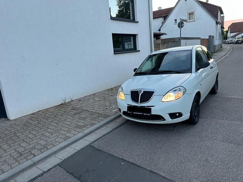 Gebraucht Lancia Ypsilon 60 PS (44 kW) 2010 Weiß Kleinwagen